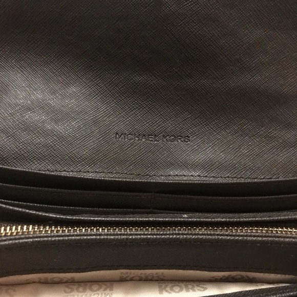 Michael Kors Signature Logo Jet Set Slim Wallet - Picture 4 of 6